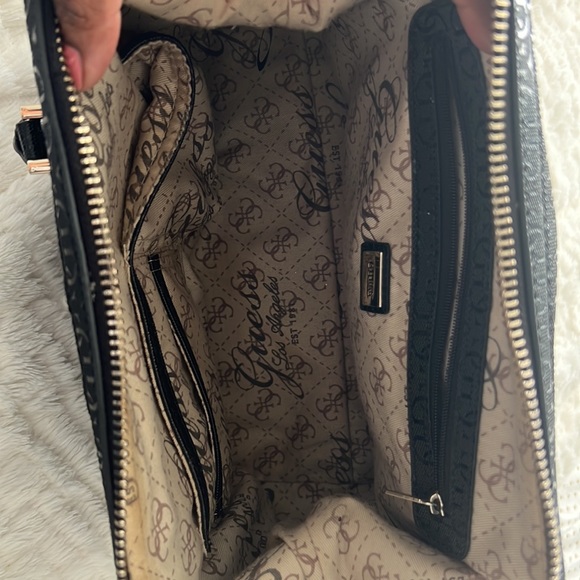 Guess hand bag - Picture 2 of 4
